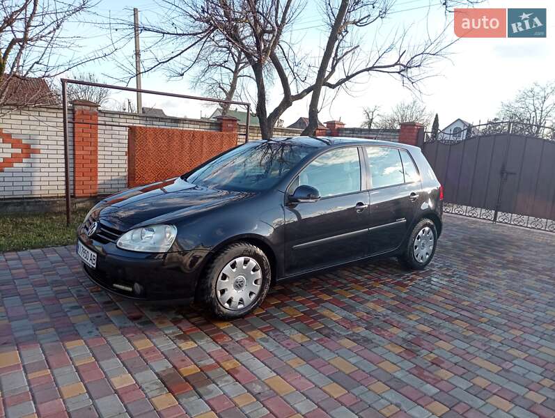 Хетчбек Volkswagen Golf 2005 в 