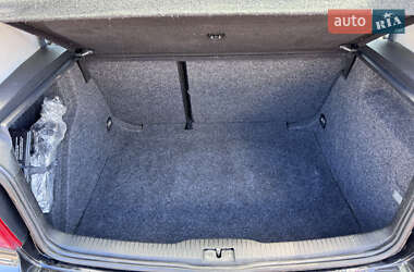 Хэтчбек Volkswagen Golf 2002 в 