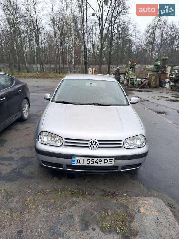Хэтчбек Volkswagen Golf 2001 в 