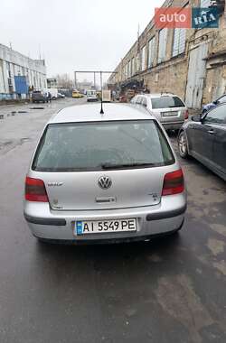 Хэтчбек Volkswagen Golf 2001 в 