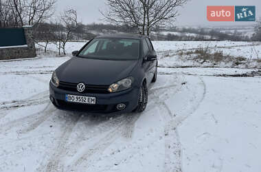 Хэтчбек Volkswagen Golf 2012 в 