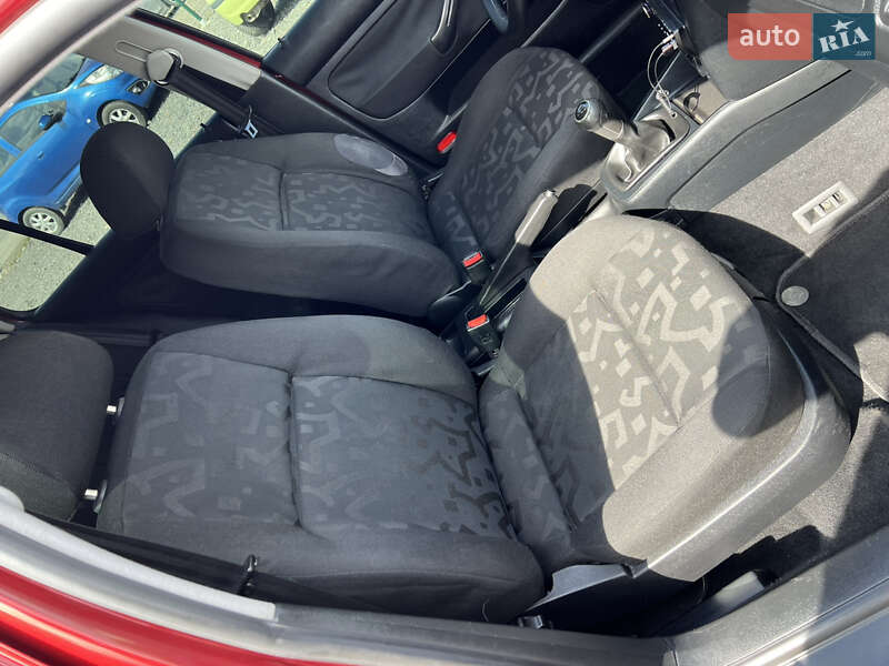 Хэтчбек Volkswagen Golf 2000 в Николаеве