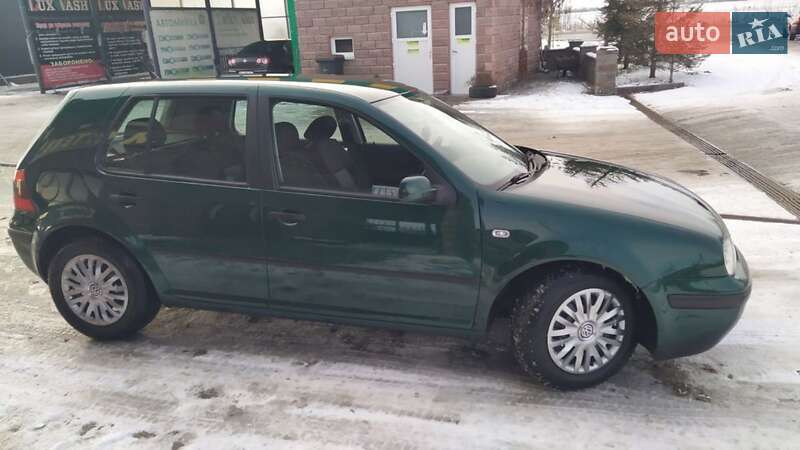 Хетчбек Volkswagen Golf 2002 в Ланівці