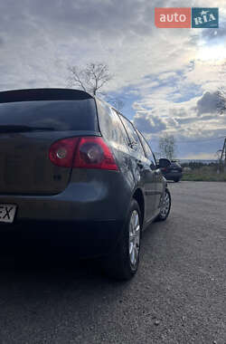 Хэтчбек Volkswagen Golf 2004 в 