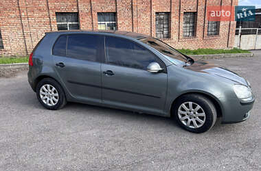 Хэтчбек Volkswagen Golf 2004 в 