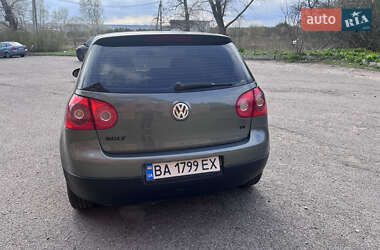 Хэтчбек Volkswagen Golf 2004 в 