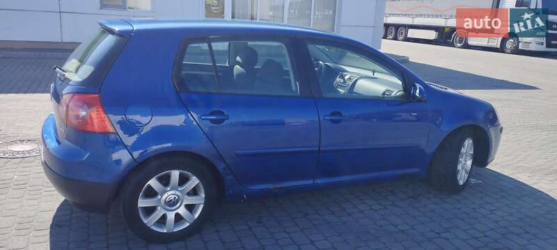 Хетчбек Volkswagen Golf 2004 в Рава-Руській