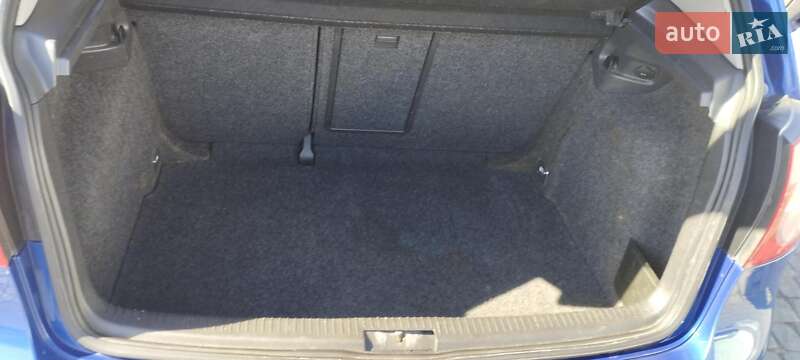 Хетчбек Volkswagen Golf 2004 в Рава-Руській