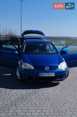Хэтчбек Volkswagen Golf 2004 в 