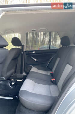 Хетчбек Volkswagen Golf 2003 в 