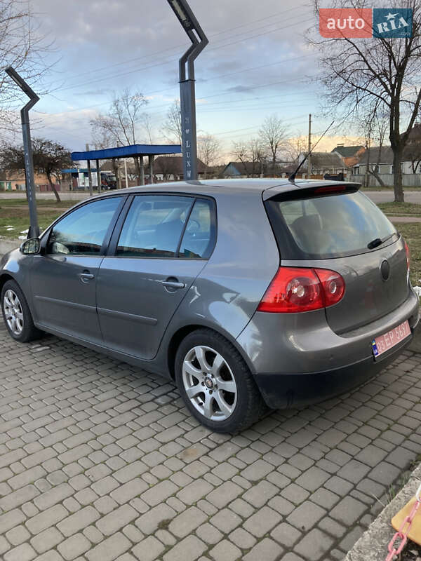 Хетчбек Volkswagen Golf 2006 в Коростені
