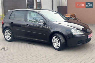 Хэтчбек Volkswagen Golf 2005 в 