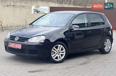 Хэтчбек Volkswagen Golf 2005 в 