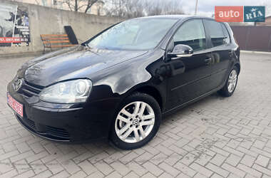 Хэтчбек Volkswagen Golf 2005 в 