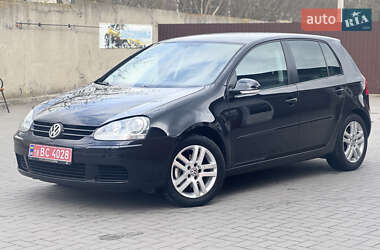 Хэтчбек Volkswagen Golf 2005 в 