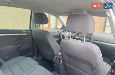 Хэтчбек Volkswagen Golf 2005 в 