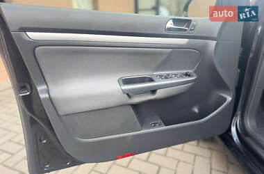 Хэтчбек Volkswagen Golf 2005 в 