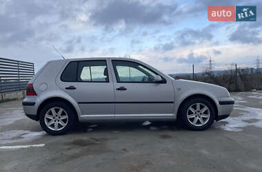 Хэтчбек Volkswagen Golf 2000 в 