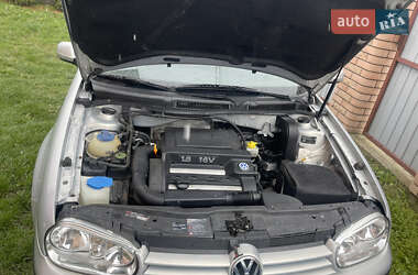 Хэтчбек Volkswagen Golf 2000 в 