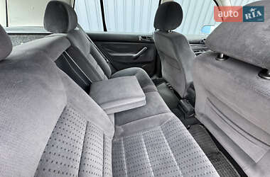 Хэтчбек Volkswagen Golf 2000 в 