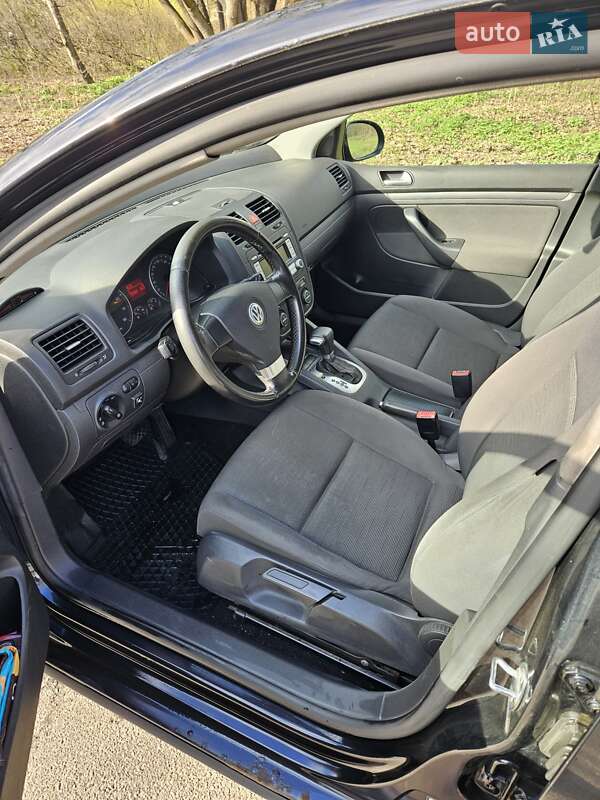 Хэтчбек Volkswagen Golf 2007 в Киеве