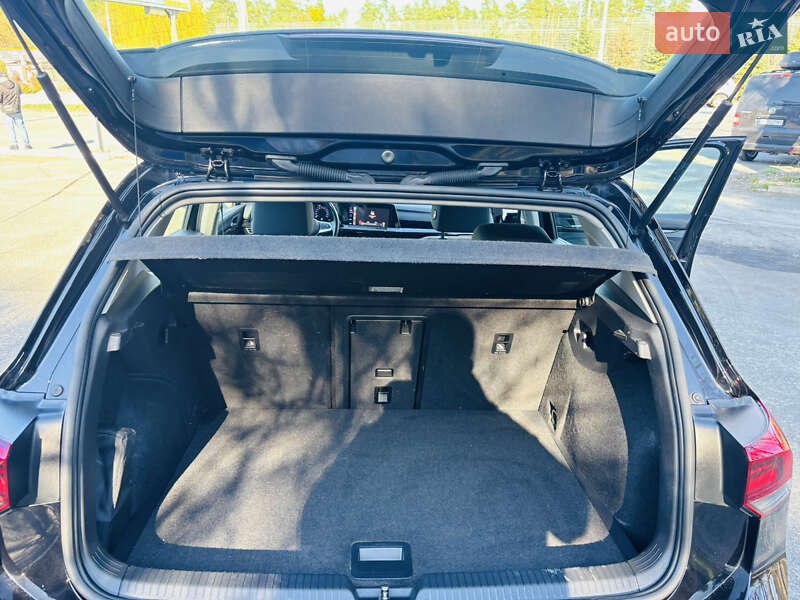 Хэтчбек Volkswagen Golf 2020 в Киеве