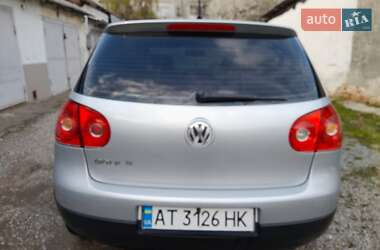 Хэтчбек Volkswagen Golf 2005 в 