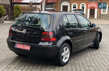 Хетчбек Volkswagen Golf 2002 в 