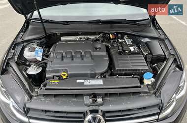 Универсал Volkswagen Golf 2019 в 