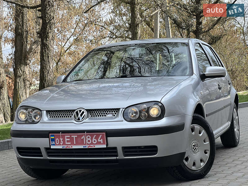 Хэтчбек Volkswagen Golf 2001 в 