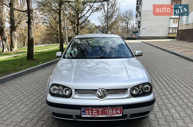 Хэтчбек Volkswagen Golf 2001 в 