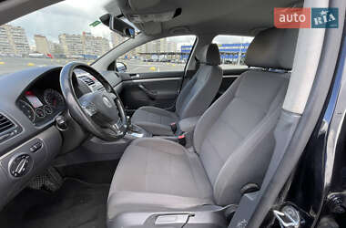 Хэтчбек Volkswagen Golf 2009 в 