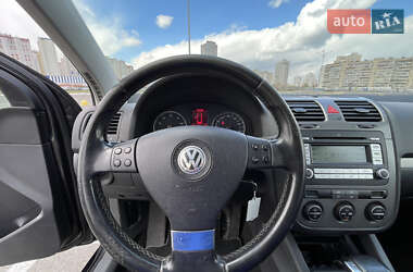 Хэтчбек Volkswagen Golf 2009 в 