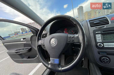 Хэтчбек Volkswagen Golf 2009 в 