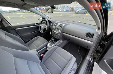 Хэтчбек Volkswagen Golf 2009 в 