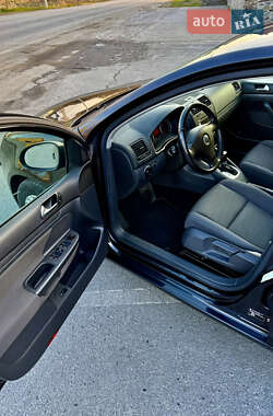 Хэтчбек Volkswagen Golf 2007 в 