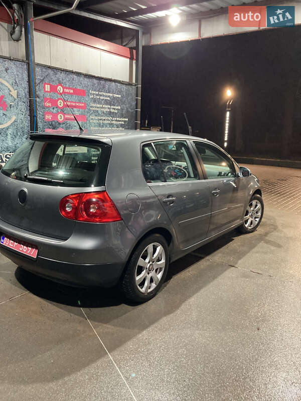 Хетчбек Volkswagen Golf 2006 в Коростені
