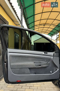 Хэтчбек Volkswagen Golf 2005 в 