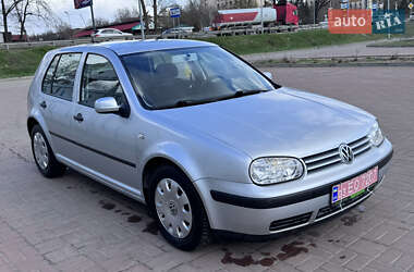 Хэтчбек Volkswagen Golf 2002 в 