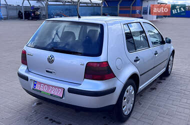 Хэтчбек Volkswagen Golf 2002 в 