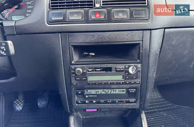 Хэтчбек Volkswagen Golf 2002 в 