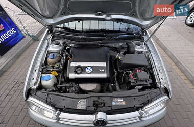 Хэтчбек Volkswagen Golf 2002 в 