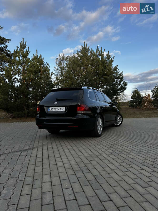 Универсал Volkswagen Golf 2011 в Костополе