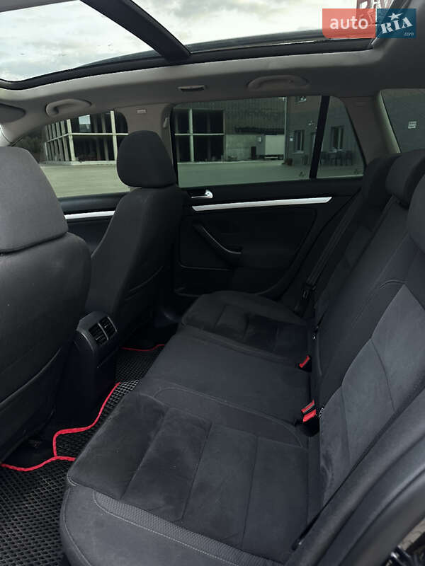 Универсал Volkswagen Golf 2011 в Костополе