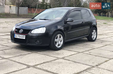 Хэтчбек Volkswagen Golf 2005 в 