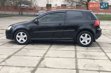 Хэтчбек Volkswagen Golf 2005 в 
