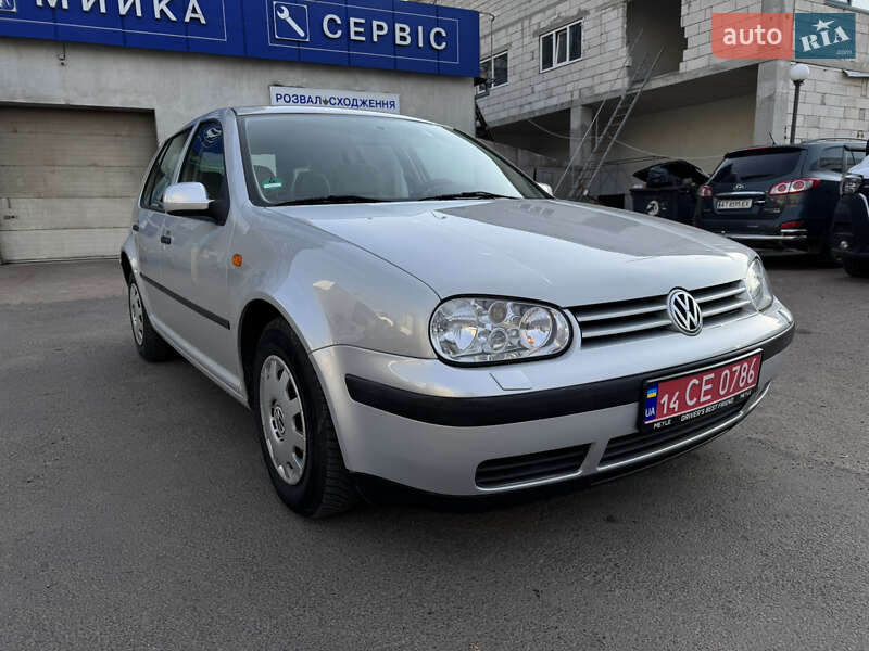 Хэтчбек Volkswagen Golf 1999 в 