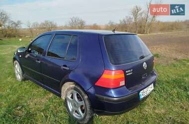 Хэтчбек Volkswagen Golf 2001 в Вендичанах