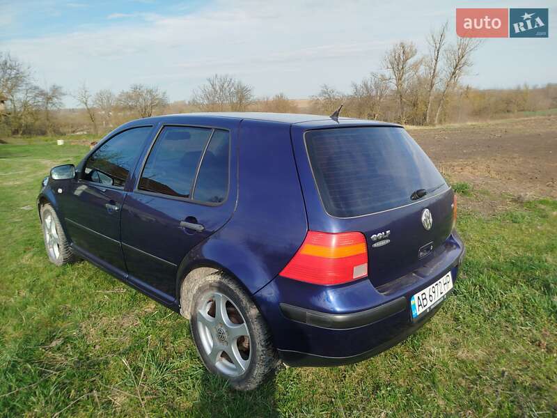 Хэтчбек Volkswagen Golf 2001 в Вендичанах