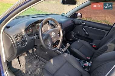 Хэтчбек Volkswagen Golf 2001 в Вендичанах